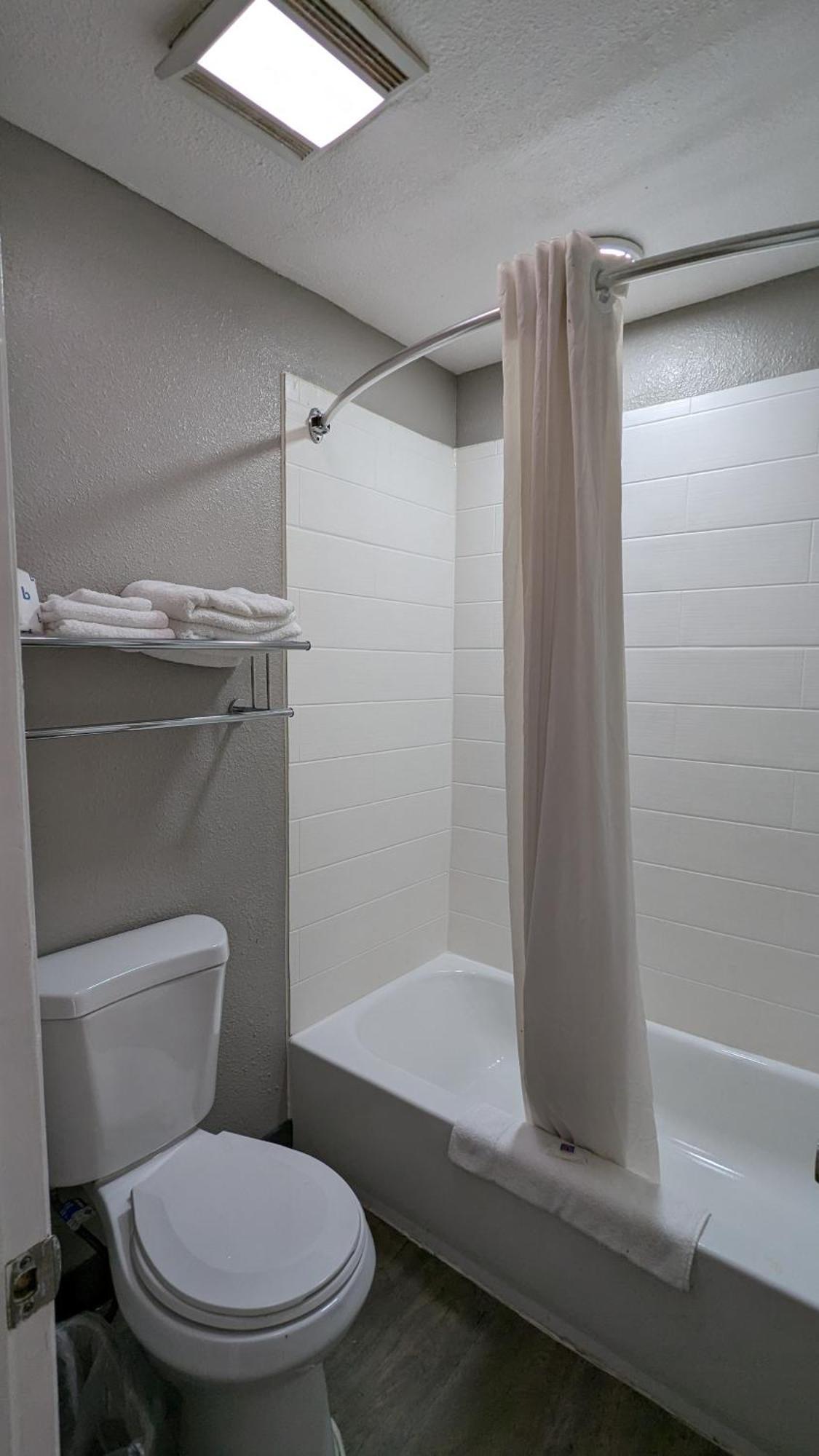 6-nashua, Nh Hotel