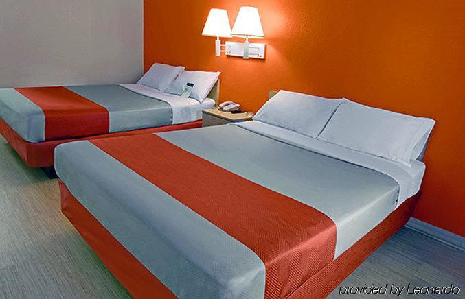 Hotel 6-nashua, Nh 3*