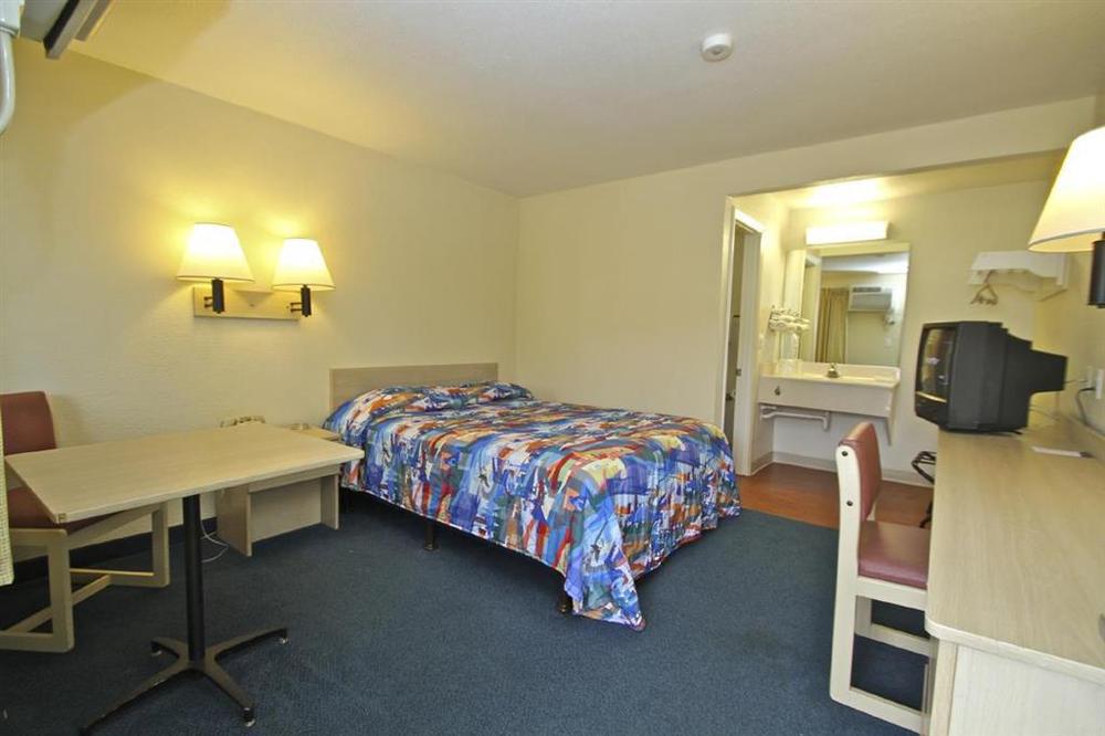 Hotel 6-nashua, Nh Nashua
