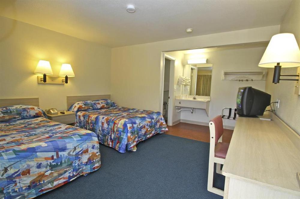 Hotel 6-nashua, Nh